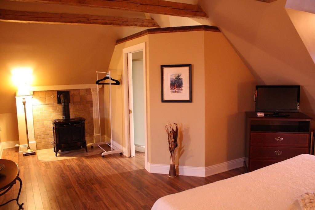 Auberge Chateau Lamontagne Sainte Anne des Monts Room photo